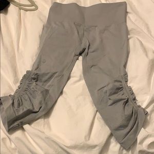 Grey lululemon cropped leggings